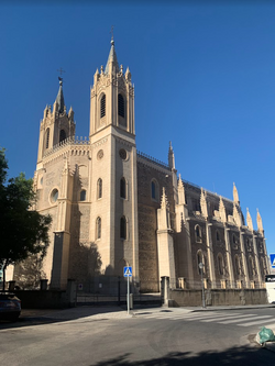 Ábside y torres de la iglesia