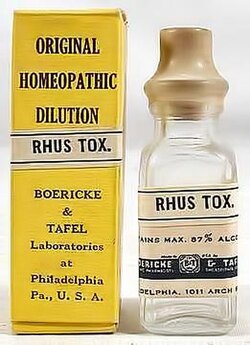 Preparación homeopática derivada de plantas venenosas.