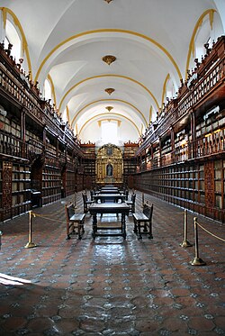 Interior de la Biblioteca Palafoxiana en Puebla