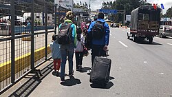Familia venezolana en la frontera