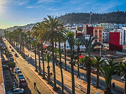 Avenida Mohamed V en el centro urbano de Nador