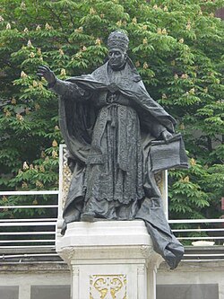 Estatua de Benedicto XV en Estambul