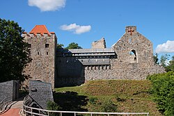 Ruinas del castillo de Sigulda en Letonia.