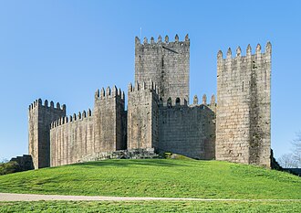 Vista general del Castillo de Guimarães en Portugal