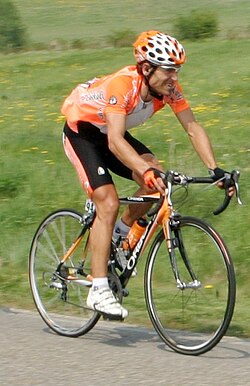 Retrato y ficha de datos personales del ciclista Unai Etxebarria