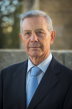 Retrato y perfil biográfico de Antonio Piñero