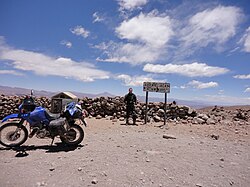 Mototurismo en el Abra del Acay, Argentina