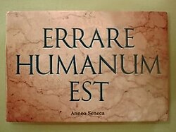 Manuscrito antiguo con la inscripción Errare humanum est