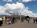 Plaza principal de Turmequé con actividad cotidiana