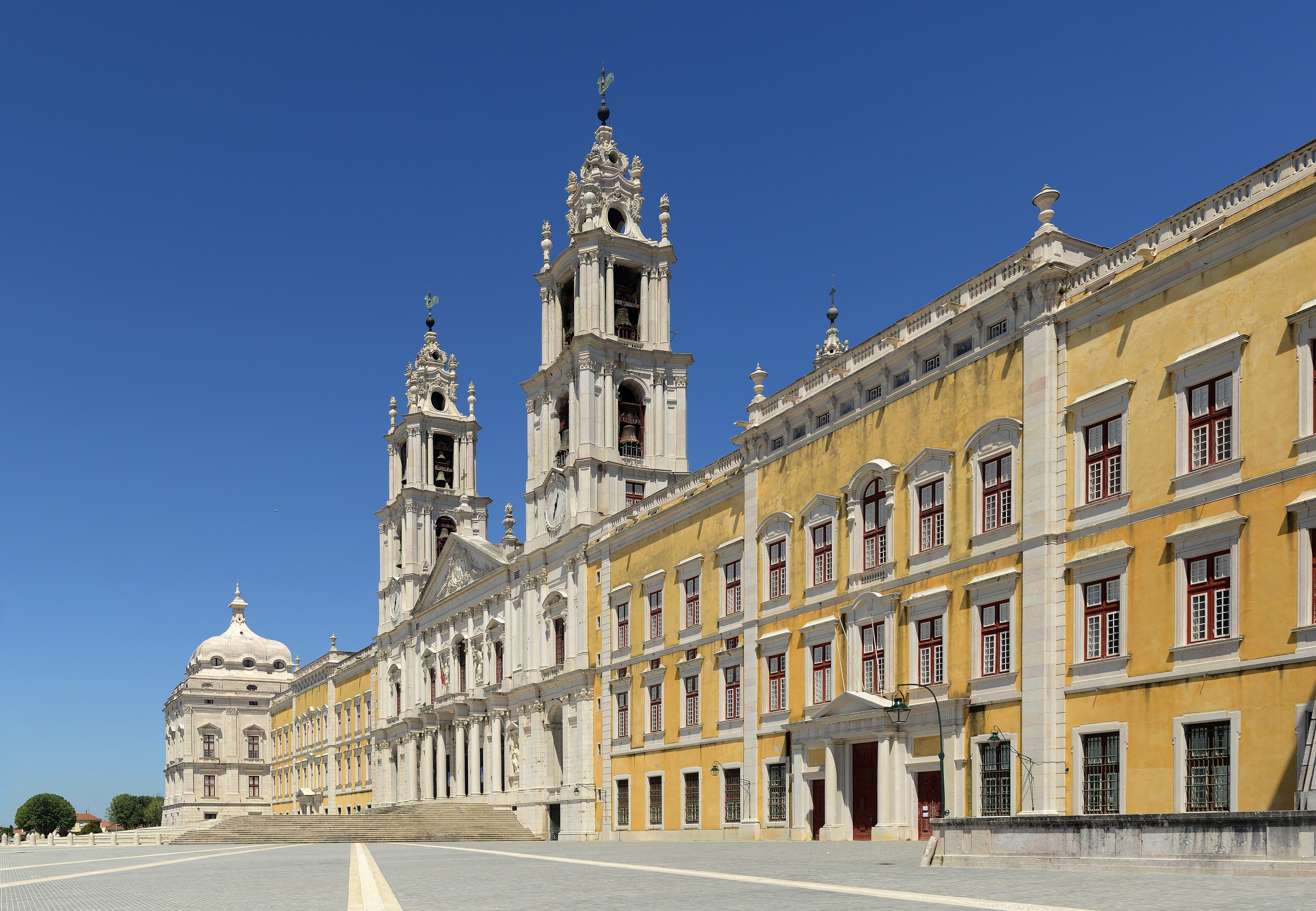 Fachada y detalles arquitectónicos del Palacio Nacional de Mafra