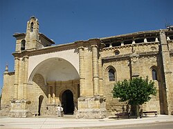 Portada de la iglesia de san Pedro