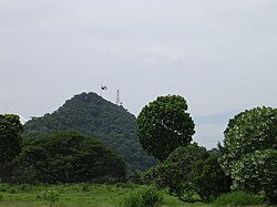 Cerro Ancón visto desde el centro urbano