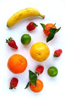Variedad de cítricos y otras frutas