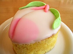 Castella con melocotón