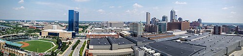 Panorama del horizonte del centro de Indianápolis en 2016