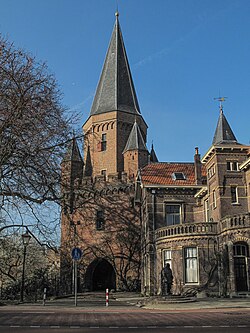 Drogenapstoren, puerta del siglo XV