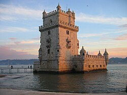 Torre de Belém a la orilla del río Tajo en Lisboa