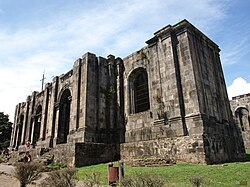 Vista exterior de las Ruinas de Santiago Apóstol