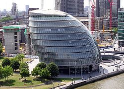 Ayuntamiento de Londres a orillas del Támesis