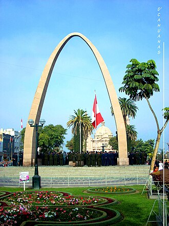 Arco Parabólico en el centro de Tacna