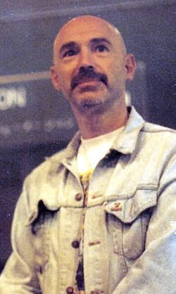 Tony Levin tocando en 1993