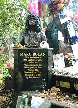 Busto conmemorativo de Marc Bolan en el lugar de su fallecimiento