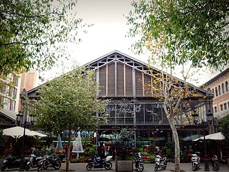 Fachada del Mercado de la Concepción en la calle de Aragón