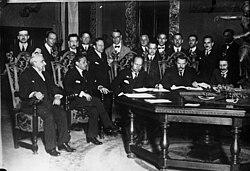 Fotografía histórica de Benito Mussolini en el Palacio Chigi