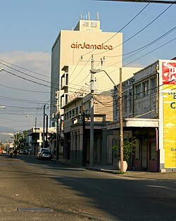 Edificio de oficinas relacionado con la aerolínea Air Jamaica.