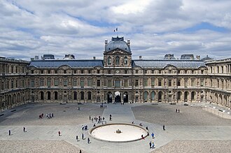 Fachada del Palacio del Louvre