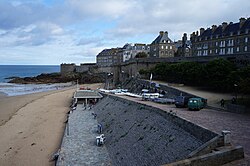 Vista general del paisaje urbano y costero de Saint-Malo