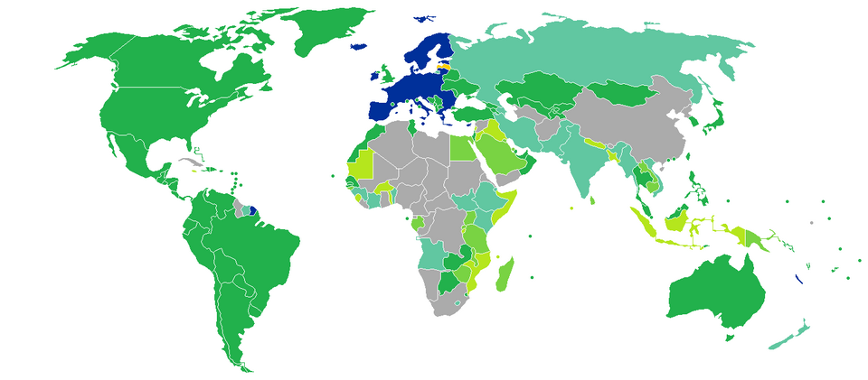 Mapa mundial que ilustra los requisitos de visado para los titulares del pasaporte letón