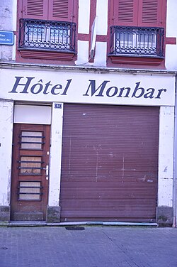 Fachada del Hotel Monbar en Bayona
