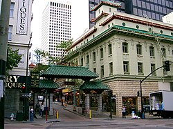 La Puerta del Dragón en la avenida Grant