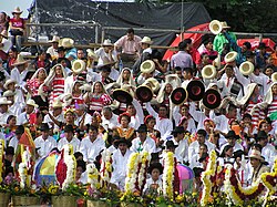Celebración de la Guelaguetza con danzas tradicionales en Oaxaca