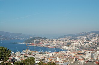 Vista del centro de Vigo y la zona norte del puerto