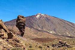 Roque Cinchado y volcán del Teide