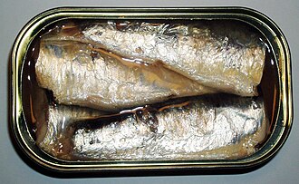 Fotografía de sardinas en lata, un alimento que aporta cantidades notables de vitamina D.