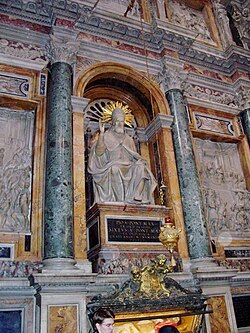Tumba del papa Pío V en la Capilla Sixtina