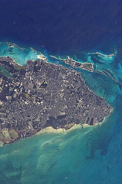 Vista satélite de Nasáu e Isla Paraíso