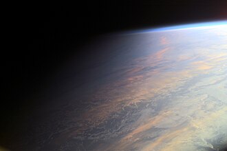 Representación de la superficie terrestre mediante sistemas de observación y cartografía satelital.