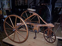 Triciclo antiguo de tres ruedas