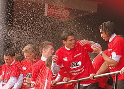 Plantel celebrando el campeonato de liga en 2009