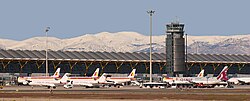 Vista de la terminal 4 con la sierra de Guadarrama al fondo