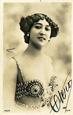 Retrato fotográfico de La Bella Otero durante la Belle Époque.