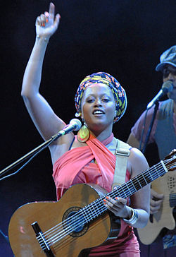 Sara Tavares en una actuación en el año 2011.