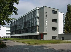 Edificio representativo de la arquitectura moderna de la Bauhaus