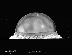 Fotografía de una fase temprana en la bola de fuego de la prueba Trinity