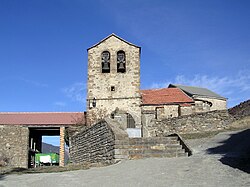 Acceso a la Iglesia de San Martín de Latas