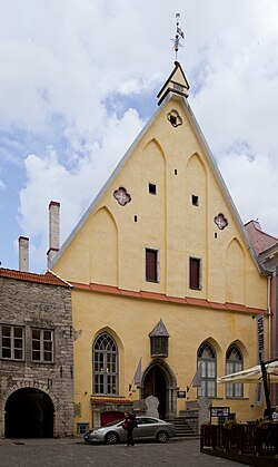 Hastial medieval del siglo XIV en la antigua Gran Casa Gremial de Tallin